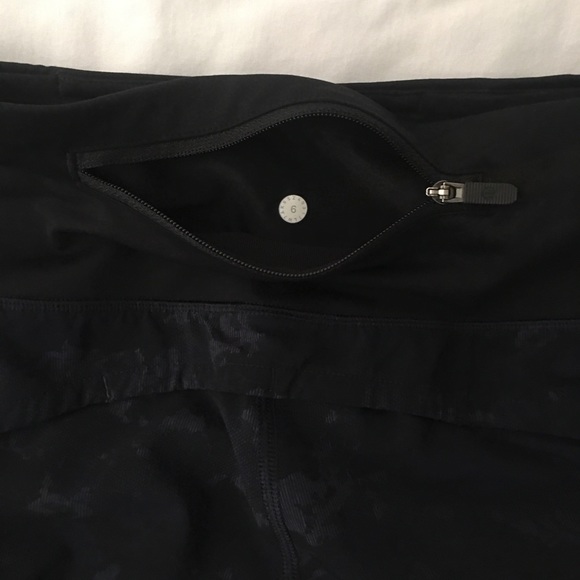 Lululemon run time ll 4” short size 6 - Picture 5 of 9